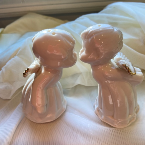 Formalities by Baum Brothers Kissing Angels Salt and Pepper Shakers - Picture 1 of 12
